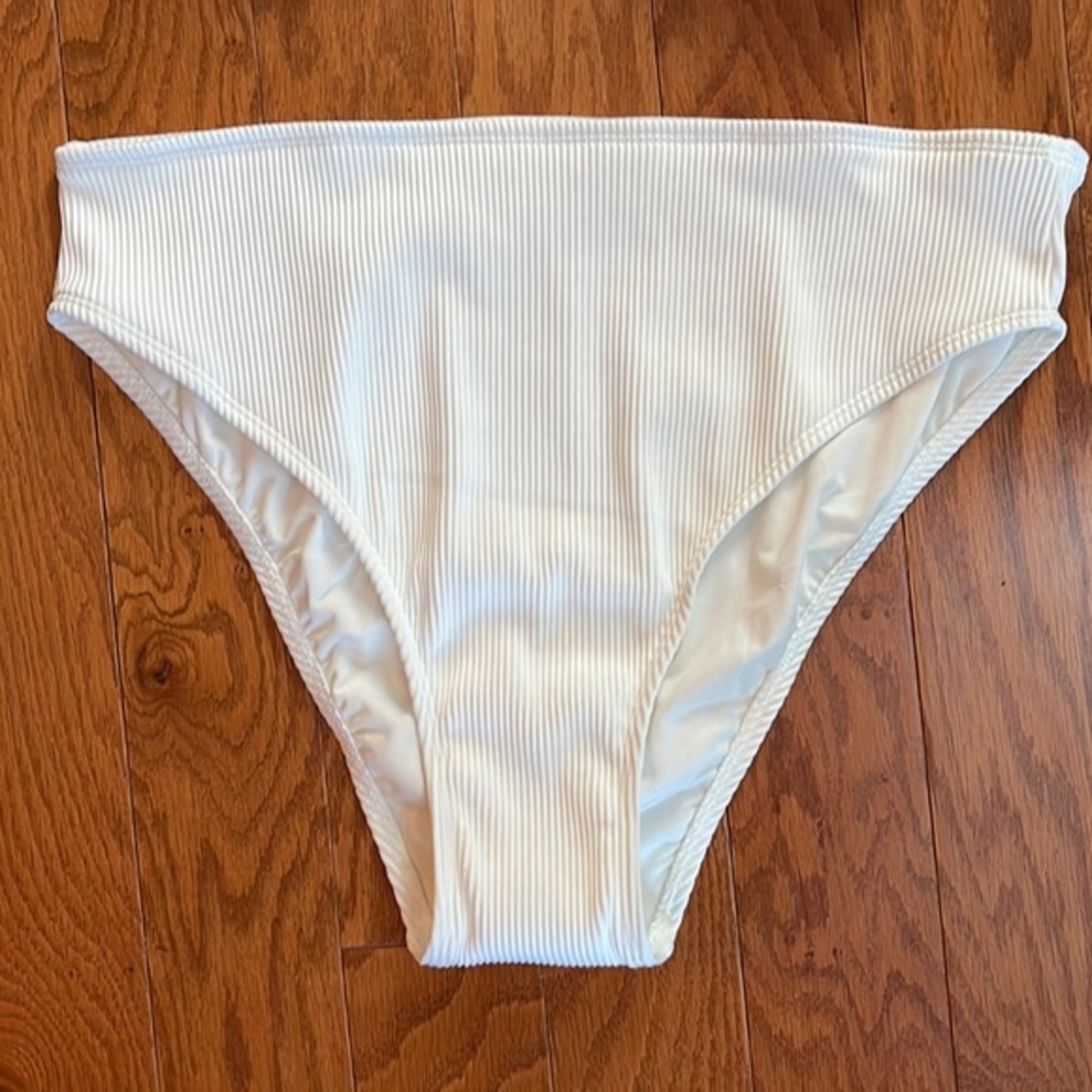 Mae Bikini Large‎ - Picture 10 of 13